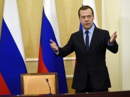 На праздничном столе Дмитрия Медведева будут российские рыба, мясо и овощи 
