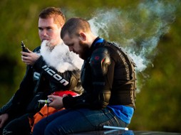 Минздрав России предлагает ограничить курение электронных сигарет 