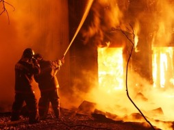 В Якутии пожарно-спасательными подразделениями спасены две квартиры