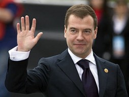 Премьер Медведев пообещал индексацию стипендий российским студентам