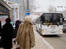 Равнодушие общества: в Перми обнаженная девушка час пролежала в снегу‍