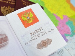 Половина россиян одобряет предоставление гражданства РФ зарубежным актерам