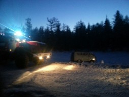 В Якутии шесть машин оказались в ледовом плену 