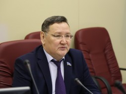 Якутия должна сохранить пакет акций для участия в управлении АК «АЛРОСА» - Виктор Федоров