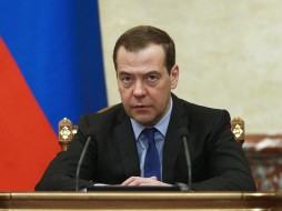 Медведев одобрил всеобщую бессрочную бесплатную приватизацию имущества
