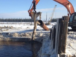 В Якутии продолжается строительство моста через реку Марху