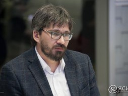 Виталий Андрианов покидает пост главного редактора газеты "Якутия"