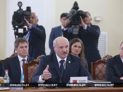 Лукашенко: Беларусь продолжит военно-техническое взаимодействие с Россией и заинтересована углублять диалог с НАТО
