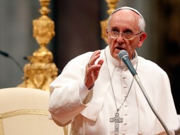 Папа римский сравнил центры для беженцев с концлагерями