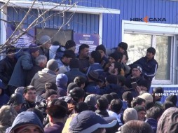 Большая очередь в миграционной службе в Якутске стала причиной скандала между иностранцами