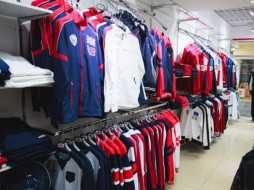 В Якутске школьница украла одежду в спортивном магазине, надев ее на себя