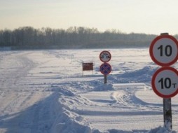 На нескольких ледовых переправах в Якутии снижена грузоподъемность 