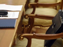 В Якутии глава наслега отправлен в отставку за то, что не отразил в декларации сведения о своей супруге