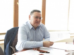 Виктор Федоров провел совещание по вопросам особого режима завоза товаров в населенные пункты Якутии