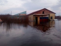 Паводок в селе Березовка Среднеколымского улуса угрожает жизнеобеспечивающим объектам