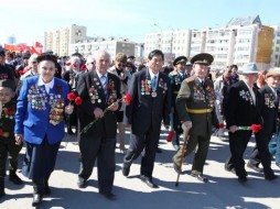 Праздновать День Победы 9 мая в нынешнем году собираются 76% россиян