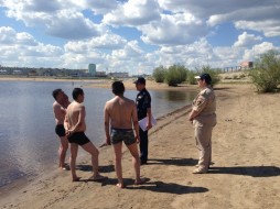 Инспекторы ГИМС проверили несанкционированный пляж Якутска