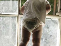 В Якутске из окна выпал трехлетний ребенок