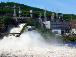 На Каскаде Вилюйских ГЭС продолжаются судоходные попуски из Вилюйского водохранилища