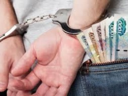 В Якутске криминальный авторитет вымогал квартиры и деньги 