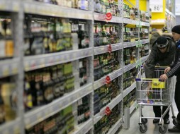 СМИ: в Минздраве рассматривают идею запрета продажи алкоголя в выходные