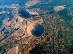 В руднике "Мир" в Якутии произошло обрушение горной породы