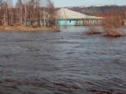 Паводковую ситуацию в Среднеколымском районе контролирует правительство Якутии