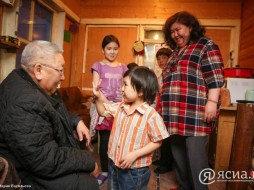 В Якутии матери, которые воспитывают 10 и более детей, получат новый региональный знак «Мать-героиня»