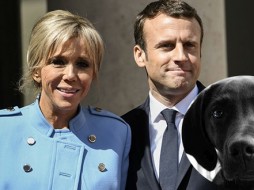 Президент Франции Эманнюэль Макрон и его супруга Бриджит взяли собаку из приюта 