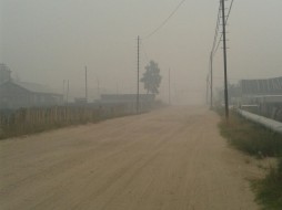 В поселке Кысыл-Сыр в Якутии люди задыхаются от дыма