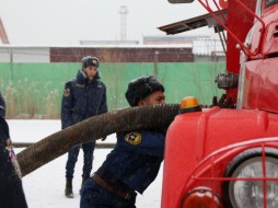 В Якутске выбрали лучшего водителя пожарного автомобиля 2017 года