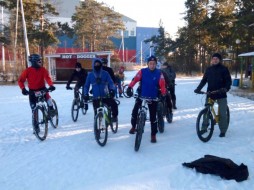 В Якутске состоялась снежная велогонка