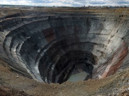 «АЛРОСА» назвала сумму ущерба от аварии на руднике «Мир»