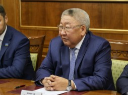 Глава Якутии предложил Конституционному суду заняться разъяснительной работой