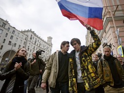 Всех задержанных на субботних акциях в России отпустили, заявили в МВД