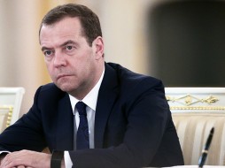 Дмитрий Медведев утвердил правила пользования кадилом и лампадами