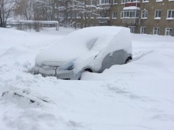 В Алданском районе Якутии продолжается работа по устранению последствий мощного снегопада