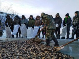 В селе Чурапча в Якутии школьники вышли на мунха