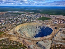 В "Ростехнадзоре" назвали причины аварии на руднике "Мир"