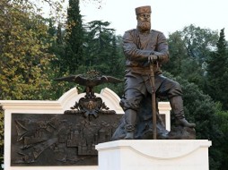 В памятнике Александру III якутяне увидели сходство с памятником Петру Бекетову