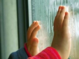 В Якутске женщина выкинула пятилетнего мальчика из окна второго этажа