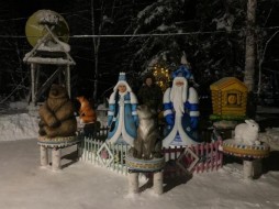 ФОТОМИГ. В Якутии умелец слепил из снега сказочных героев