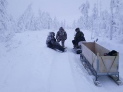 Спасатели эвакуировали трех человек в Среднеколымском районе