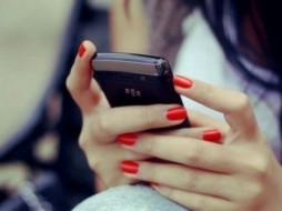 71% россиян считают, что проверять телефон любимого человека неэтично