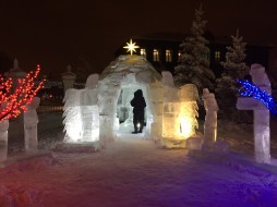 В Рождественском ночном богослужении приняли участие зампред правительства Якутии и глава Якутска