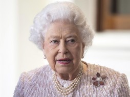 Королева Великобритании Елизавета разрешила своему внуку жениться 