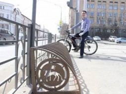 На площади Ленина в Якутске установили велопарковку на 20 мест 