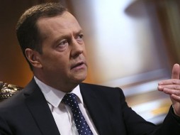Премьер Медведев анонсировал повышение пенсионного возраста 