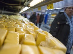 Российский Минсельхоз предложил запретить производство и продажу сыроподобной продукции