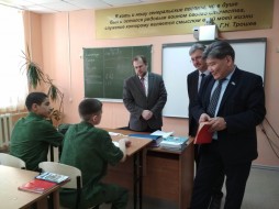 Кадетская школа в Мирном оказалась в трудном финансовом положении